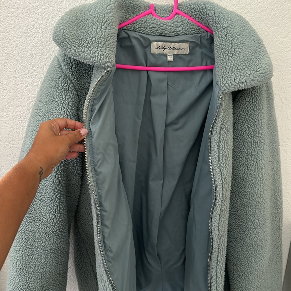 Fuzzy jacket - Picture 2 of 3